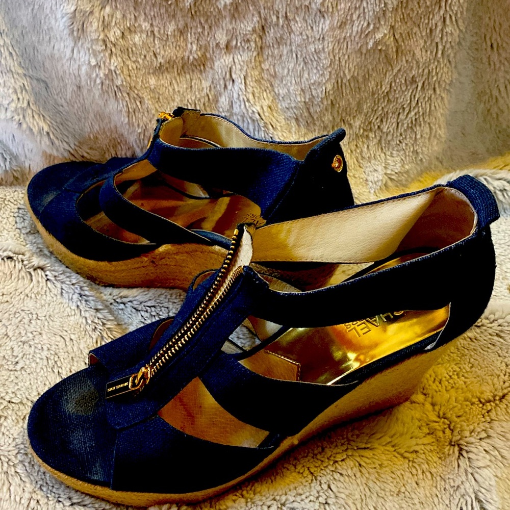 Pair with any outfit!!